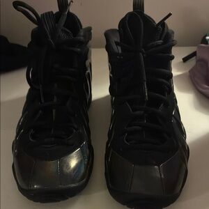 Black iridescent foamposites